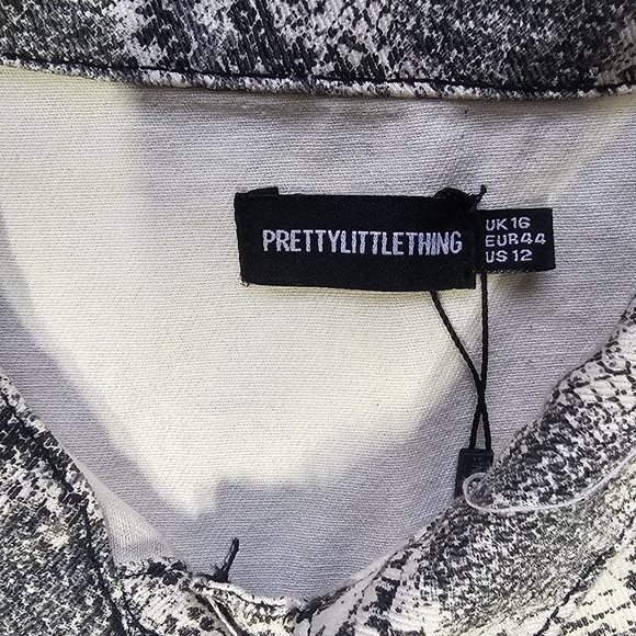 Size 12 PrettyLittleThing Snakeskin Print Belted Romper - Picture 5 of 5